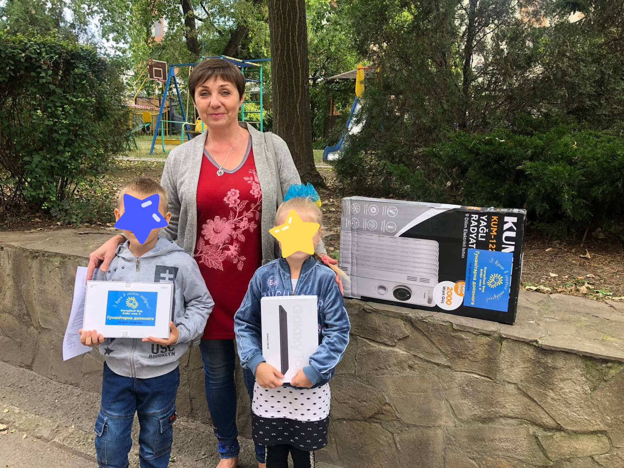 Повертаємо вкрадене дитинство: гаджети й тепло для дітей-сиріт