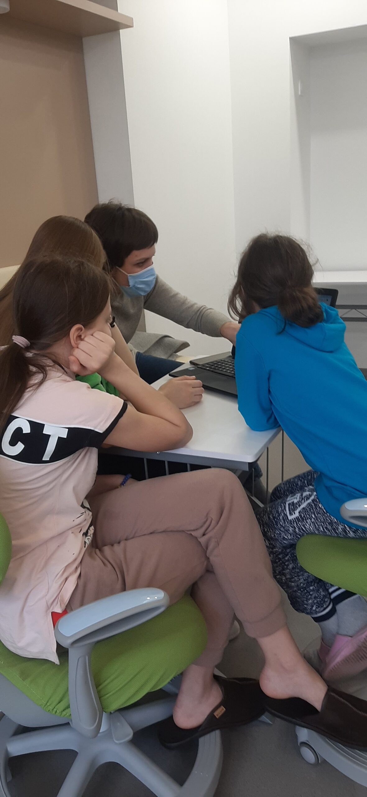 Mathematics lessons in the Rooms of Happiness