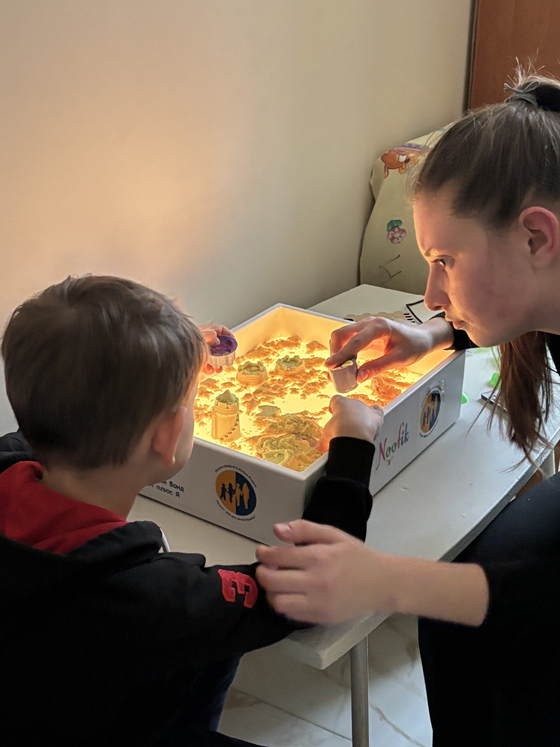 Проєкт “Кімната Щастя”: світловий планшет для реабілітації дітей